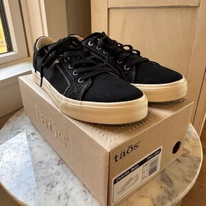 Taos Footwear Women's Black Plim Soul Sneakers